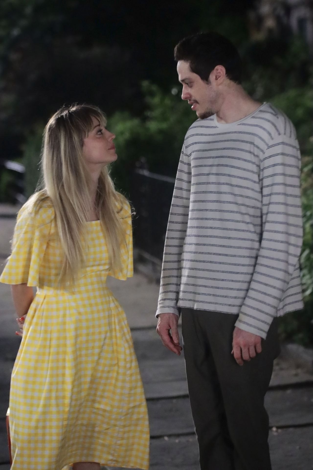 Kaley Cuoco - "Meet Cute" Set in Brooklyn 08/15/2021, photo 2
