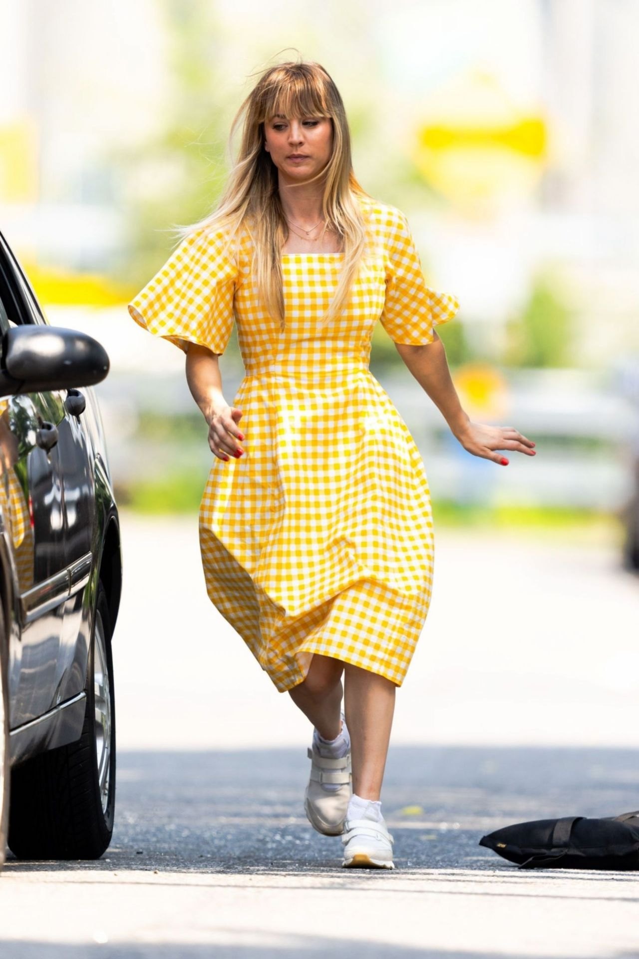 Kaley Cuoco - "Meet Cute" Filming in the Brooklyn Borough of NYC 08/11/2021 (more photos)