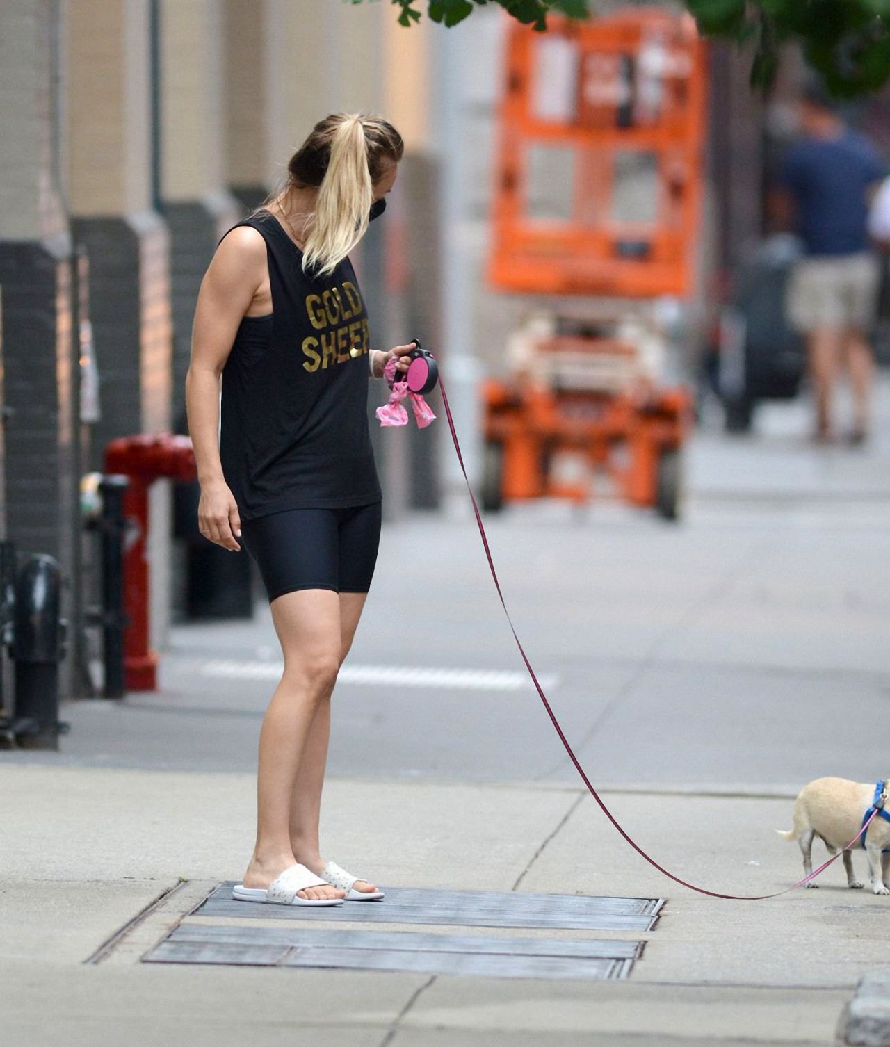 Kaley Cuoco in Athletic Wear - New York 09/15/2020, photo 2