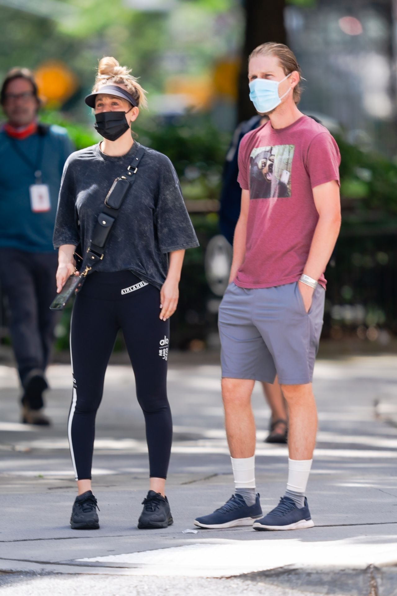 Kaley Cuoco Out in New York 09/12/2020, photo 2