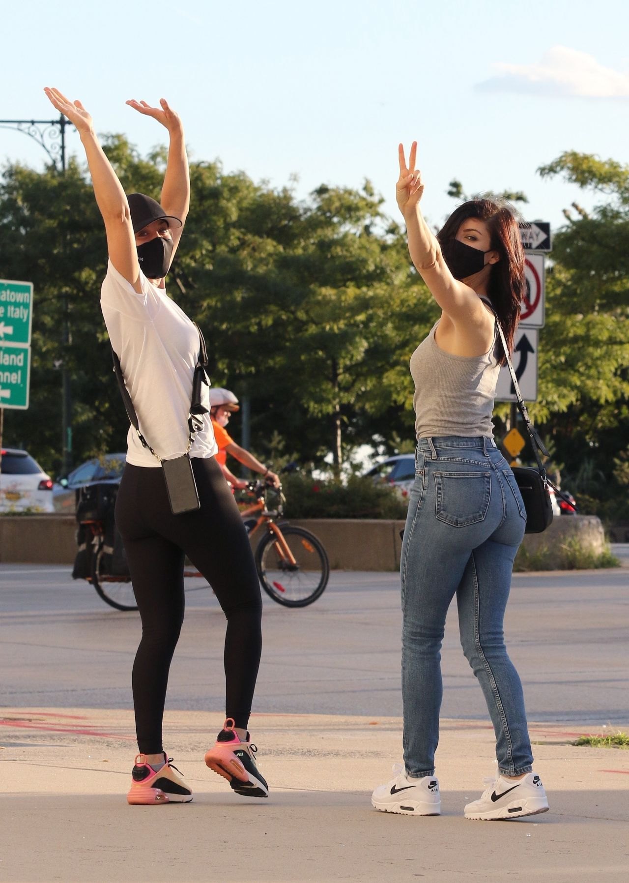 Kaley Cuoco With Her Sister in Downtown Manhattan, NYC 09/06/2020