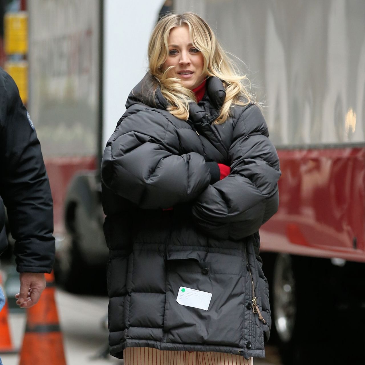 Kaley Cuoco - "The Flight Attendant" Set in NY 12/16/2019