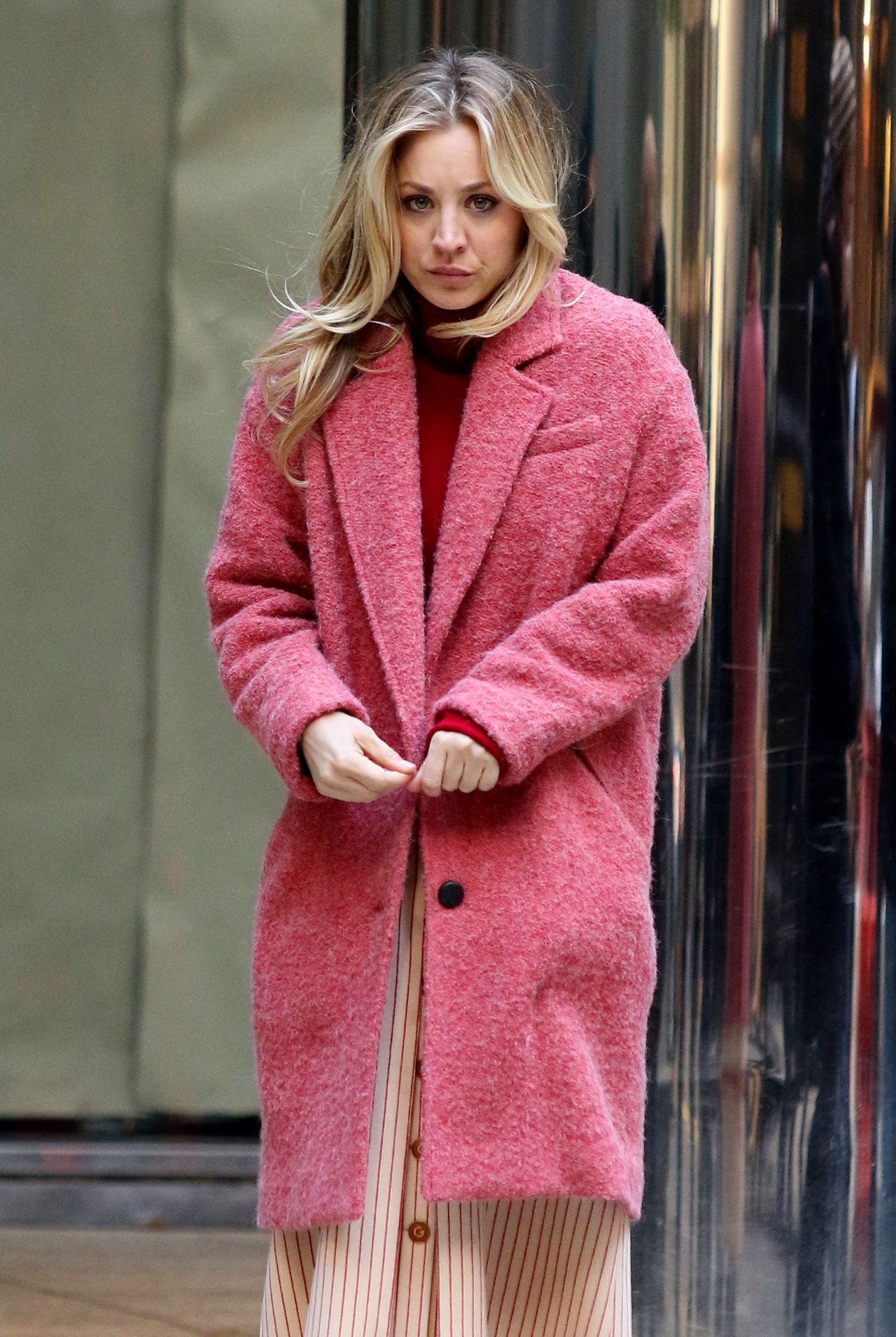 Kaley Cuoco - "The Flight Attendant" Set in NYC 11/13/2019
