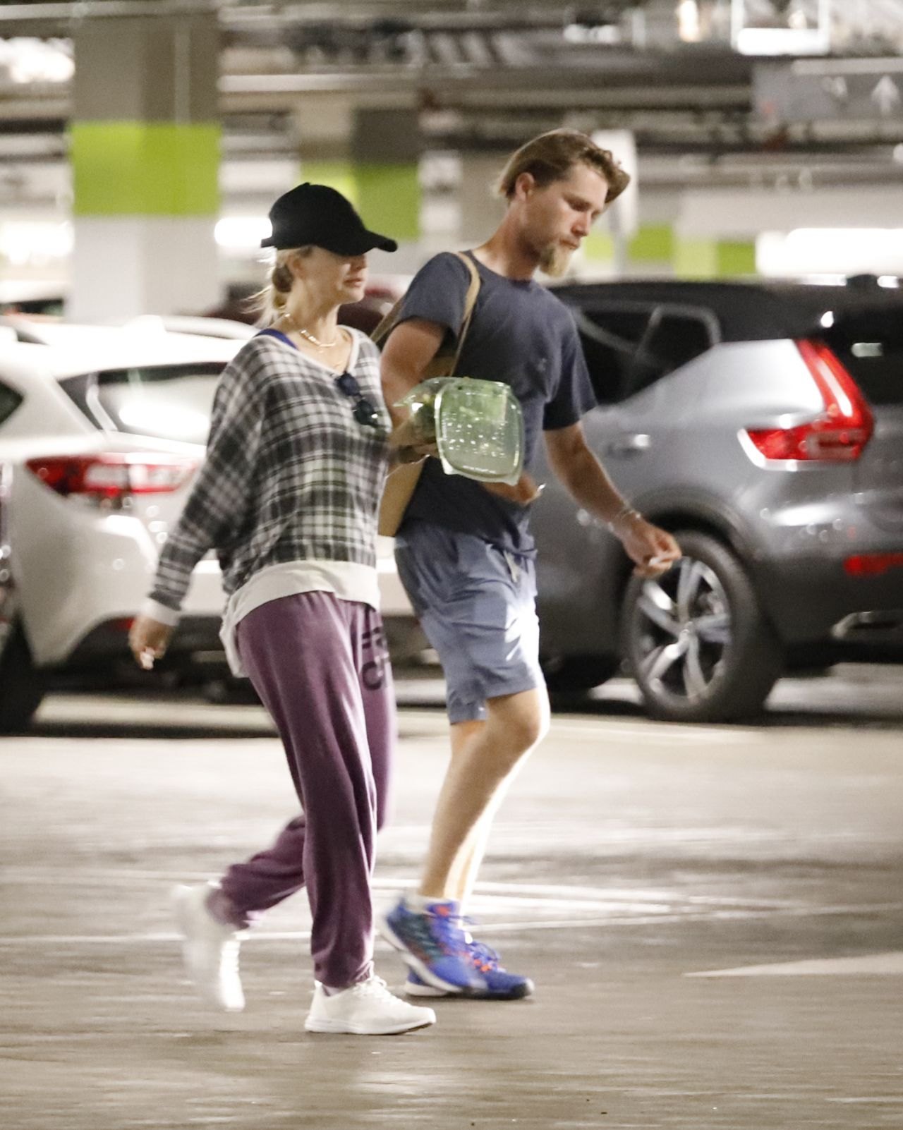 Kaley Cuoco - Whole Foods in LA 11/04/2019