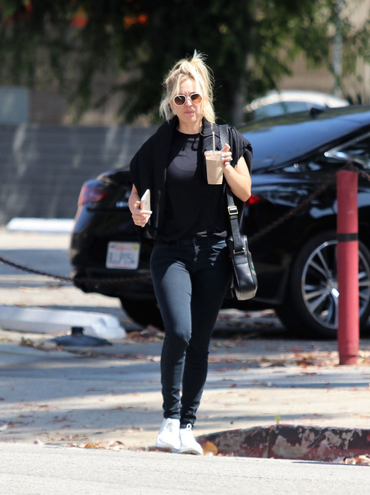 Kaley Cuoco Out in LA 06/18/2019