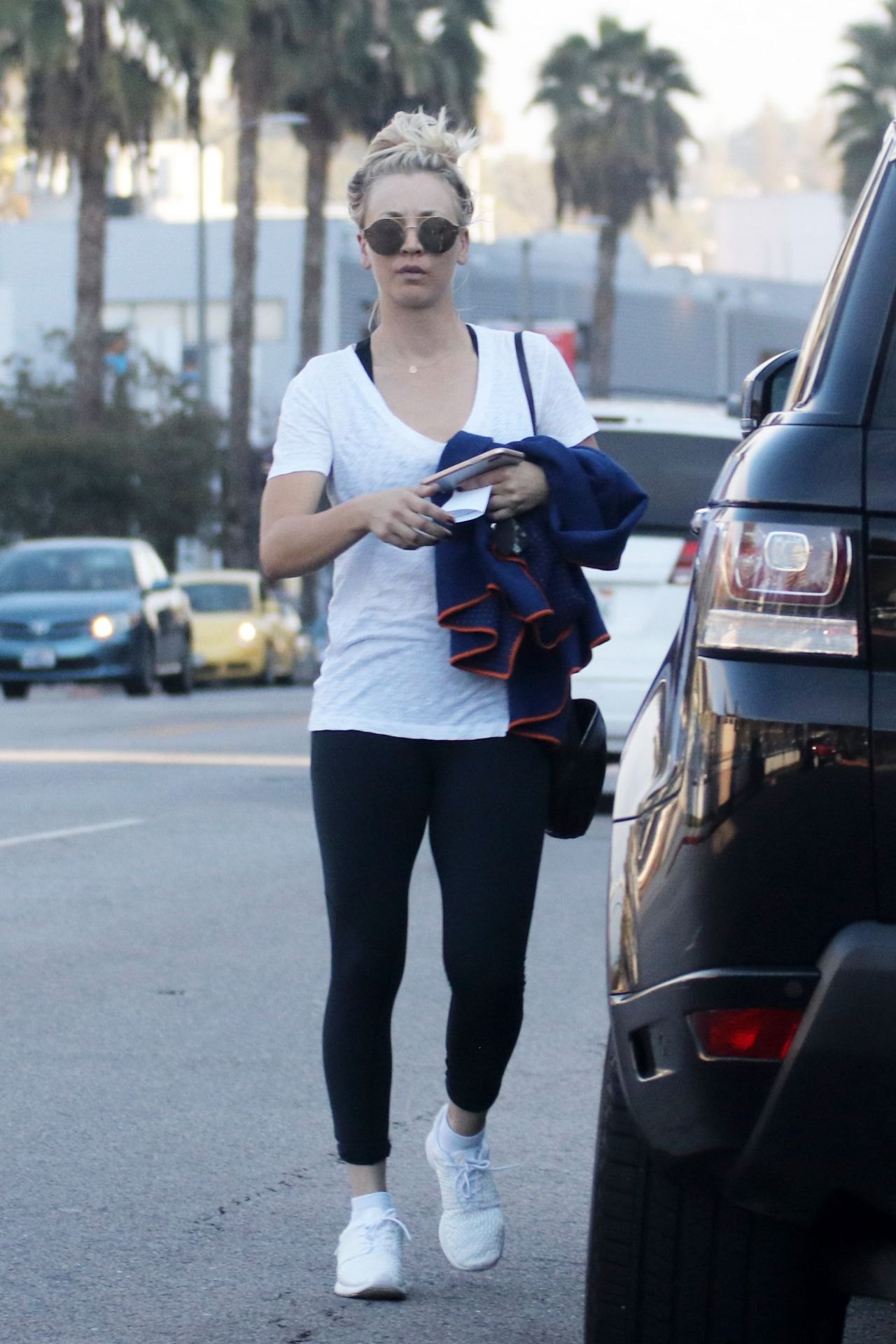 Kaley Cuoco in Tights - Leaving Yoga Class in LA 11/15/2017