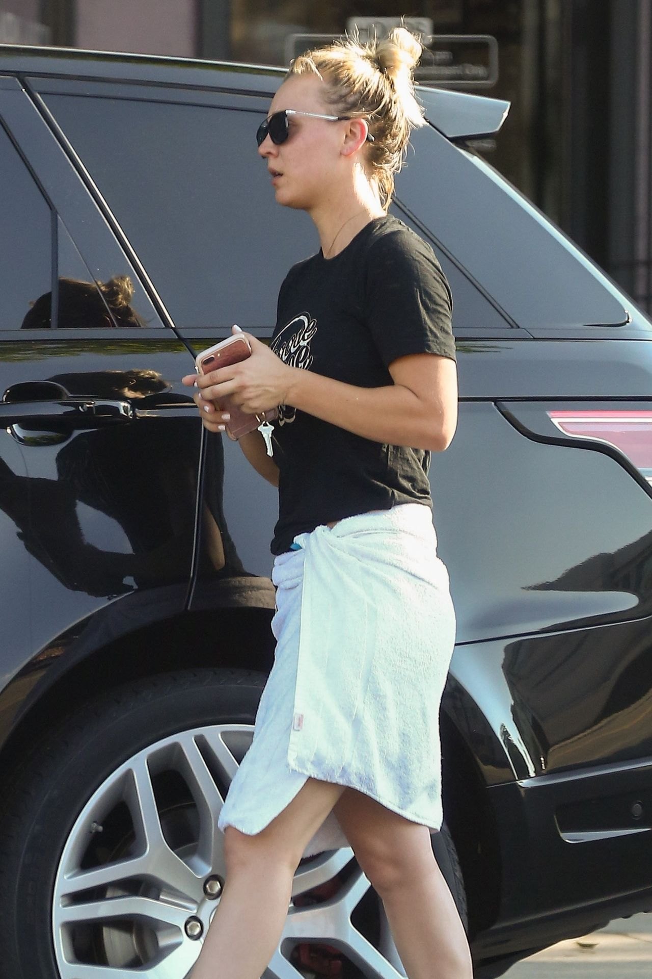 Kaley Cuoco - Wrapped in a Towel After Taking a Yoga Session in Studio City 08/04/2017