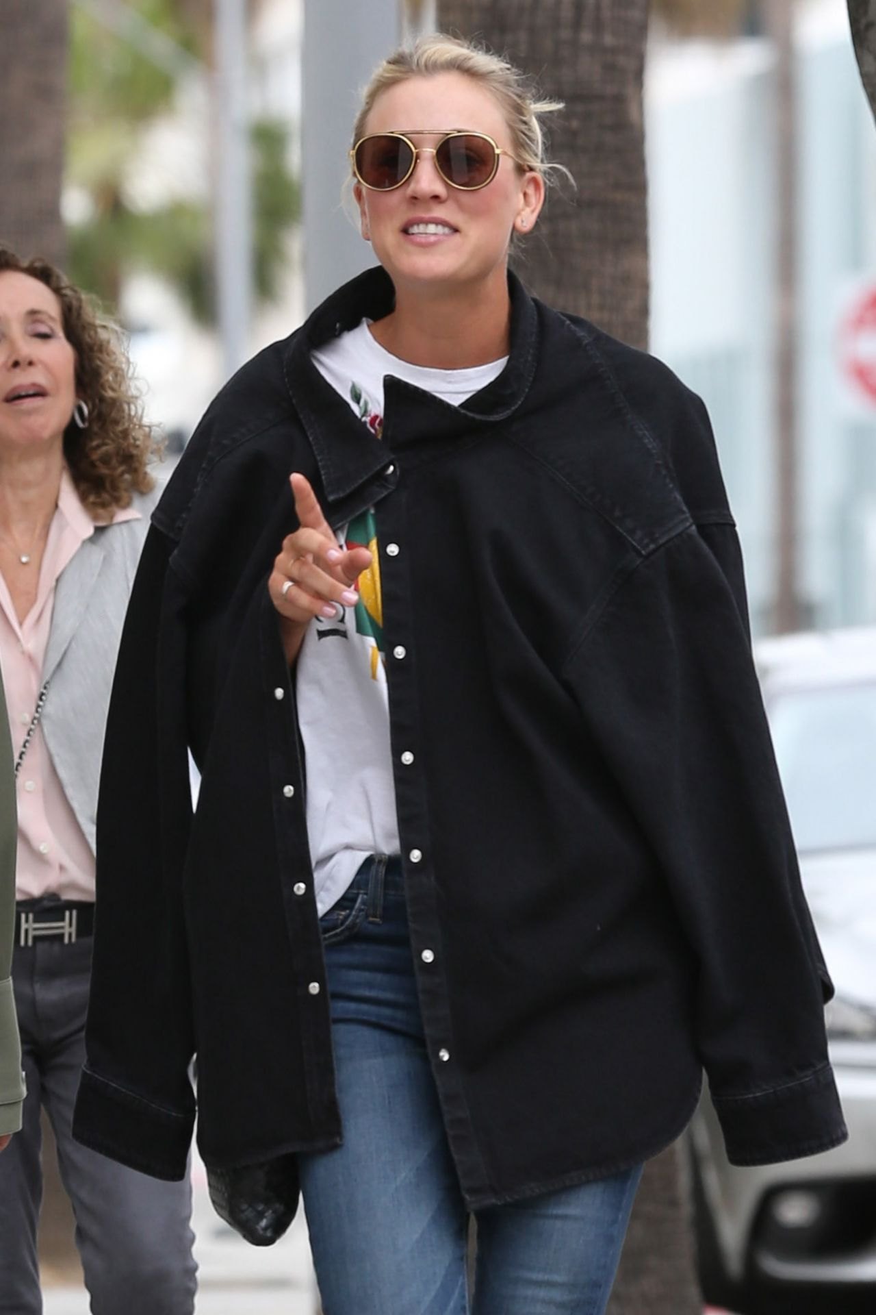 Kaley Cuoco - Street Style - Beverly Hills 05/25/2017