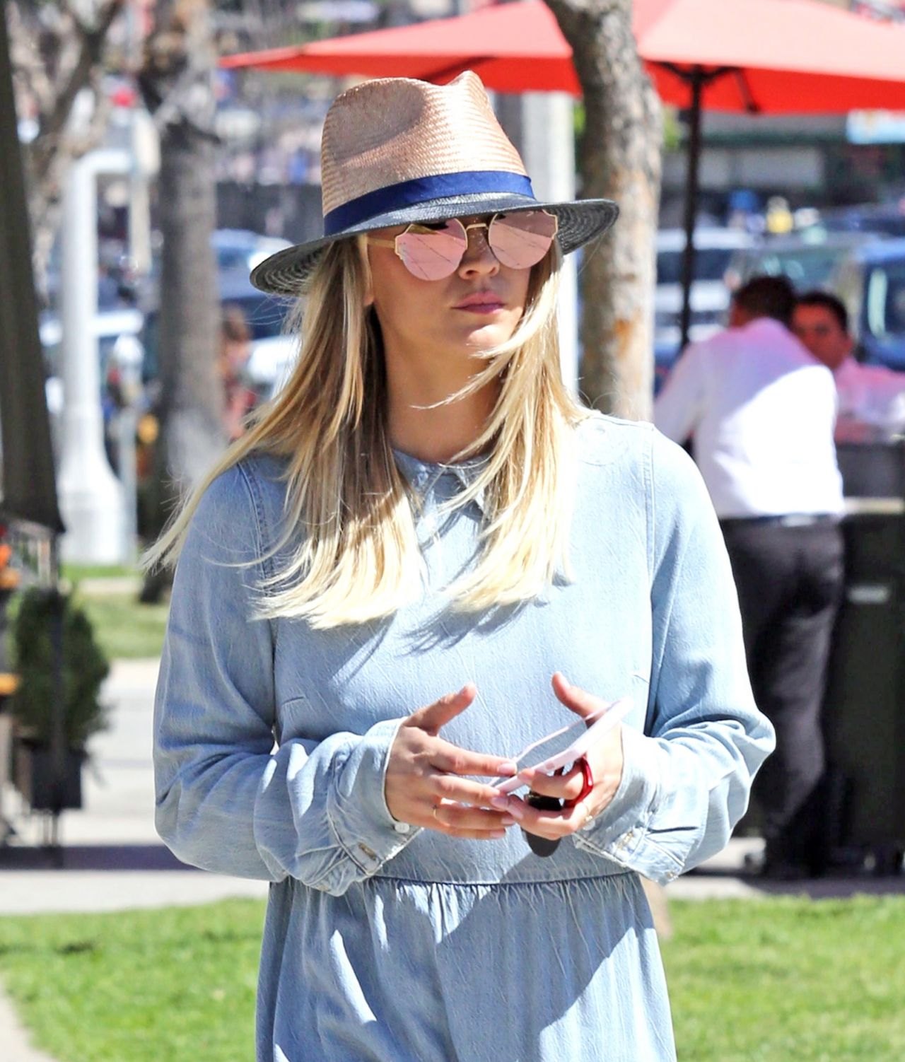 Kaley Cuoco - Spring Outfit Ideas - Out in Los Angeles, 4/2/2017
