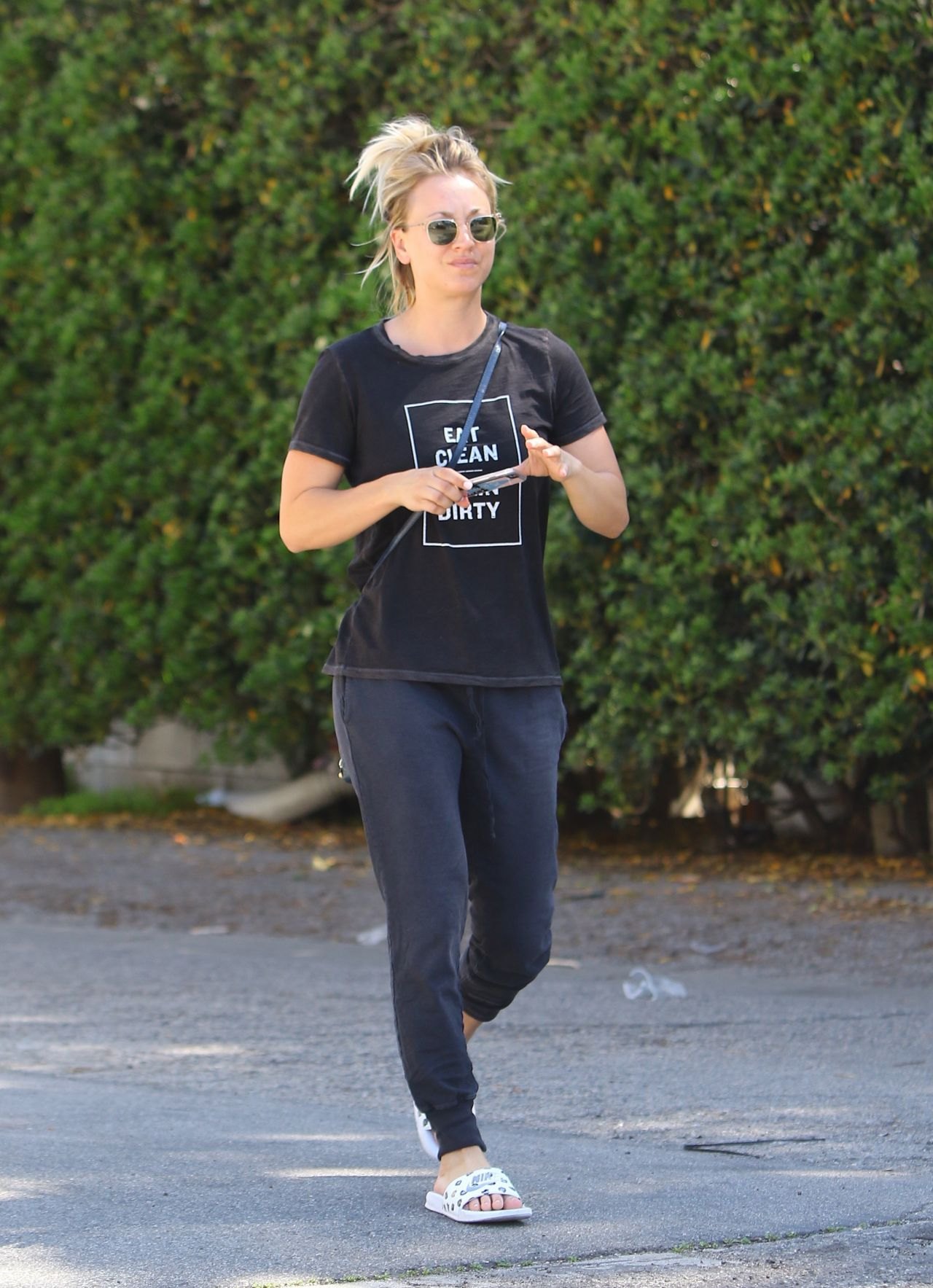 Kaley Cuoco - Street Style - Out in LA 8/16/2016