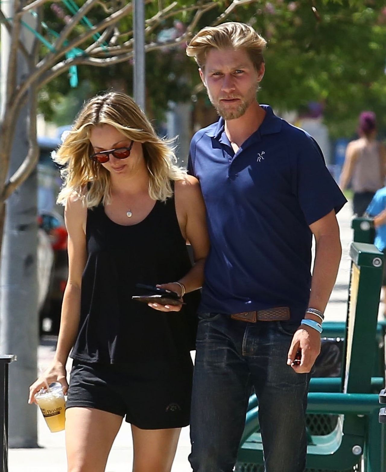 Kaley Cuoco out for Lunch in Los Angeles 8/15/2016