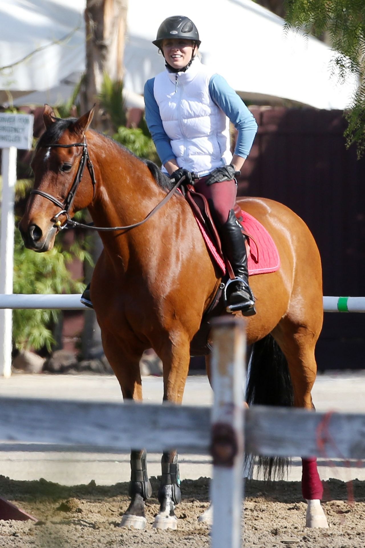 Kaley Cuoco at the Flintridge Riding Club in Los Angeles, November 2015