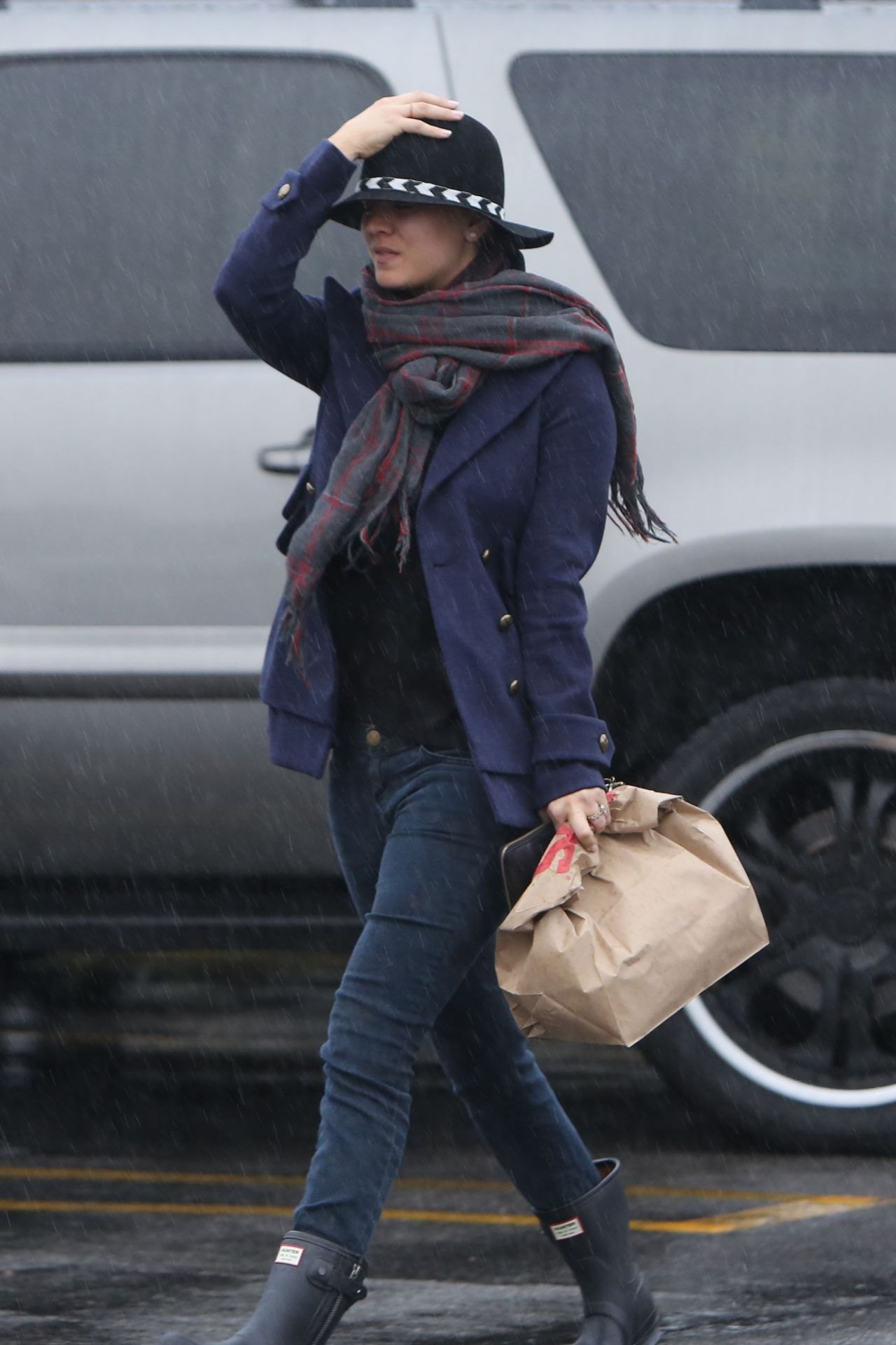Kaley Cuoco - Street Style - Shopping at CVS in Encino, December 2014