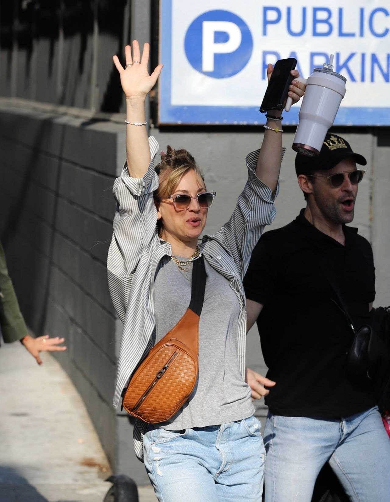Kaley Cuoco Leaves the El Capitan Entertainment Centre in Hollywood on Jimmy Kimmel Live 05/25/2022, photo 3