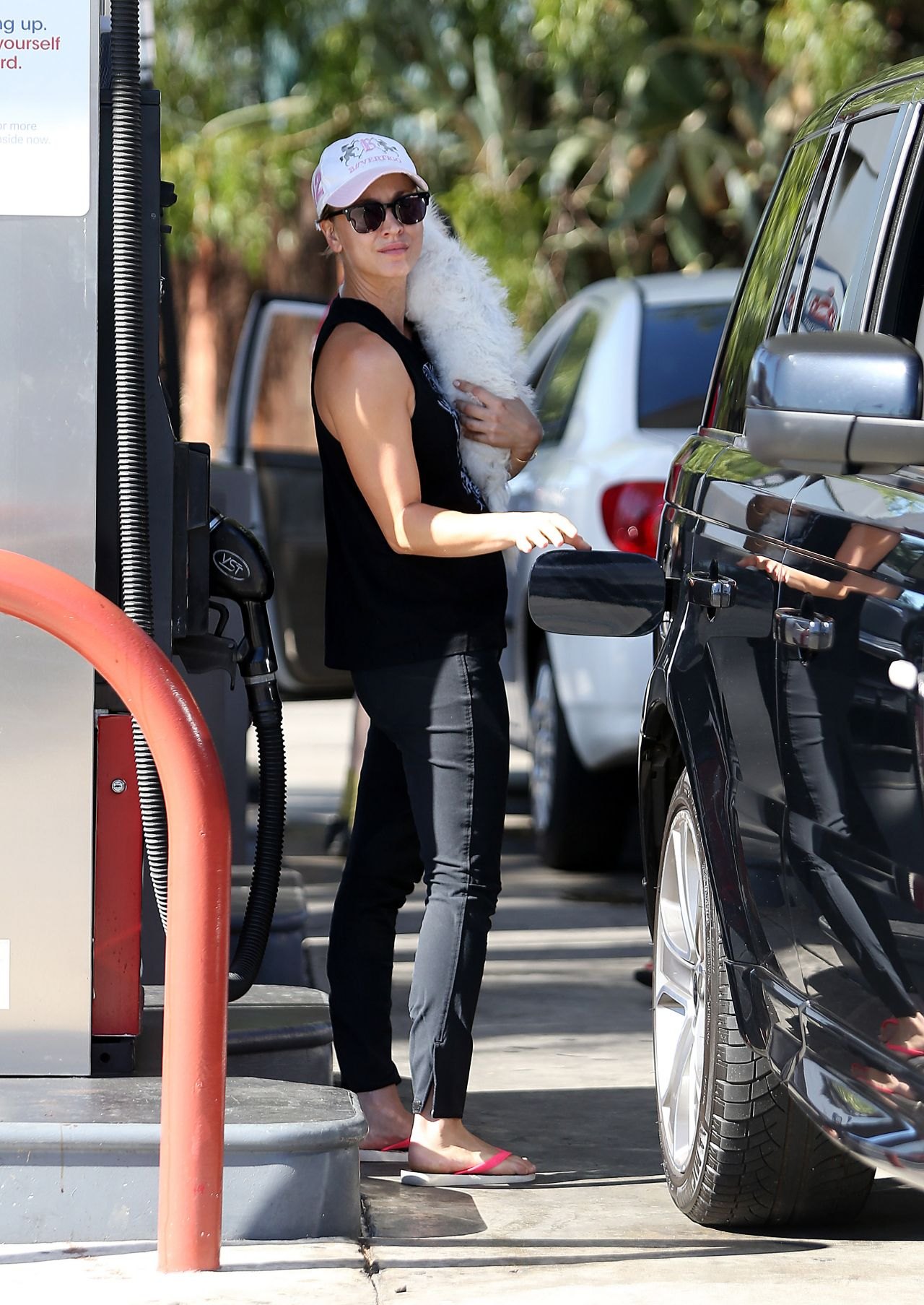 Kaley Cuoco at a Gas Station in Los Angeles - August 2014