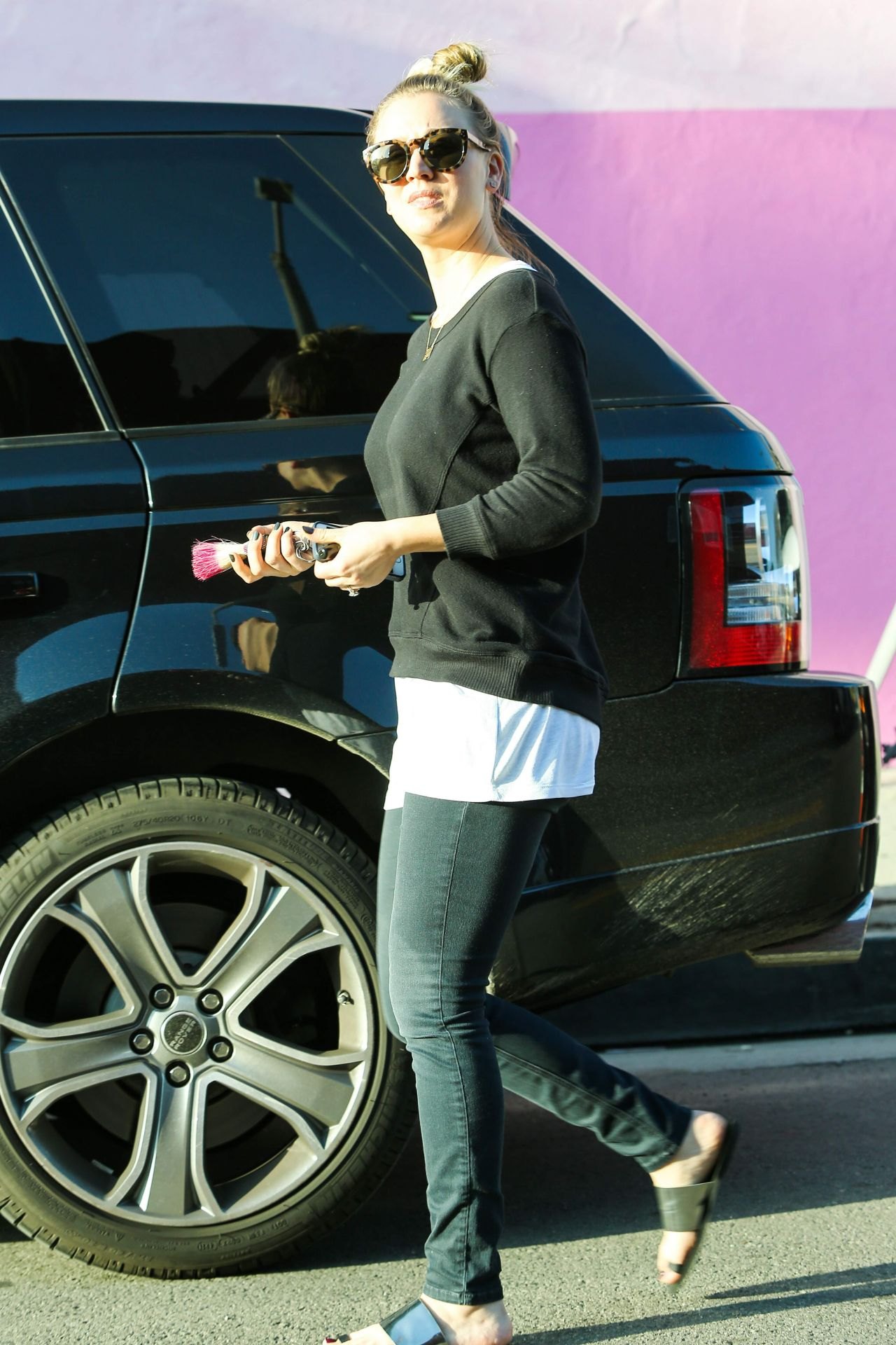 Kaley Cuoco - Casual Style - Out for Lunch With Friends - March 2014