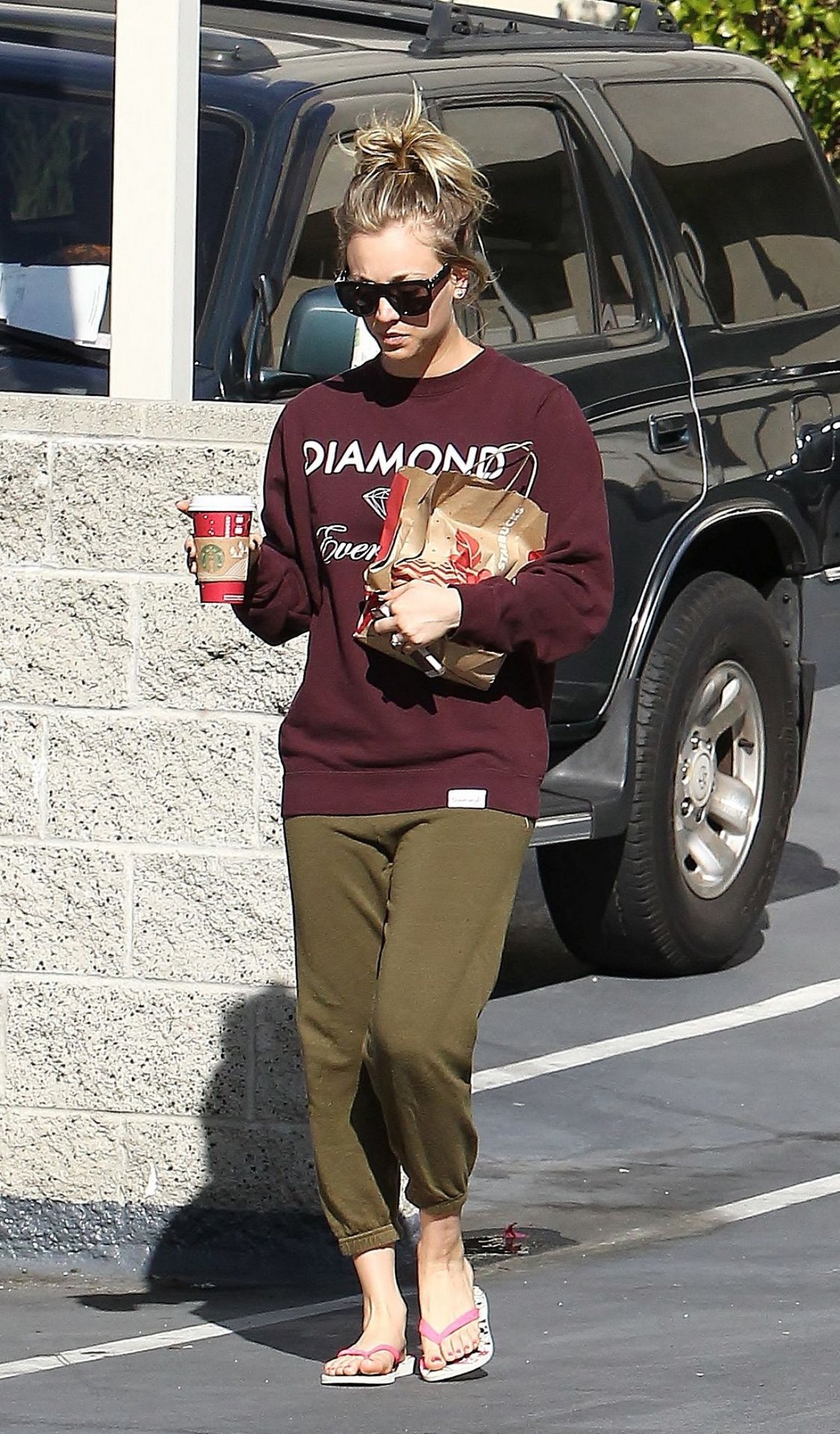 Kaley Cuoco - Street Style - Out for a Morning Coffee in Los Angeles - November 2013