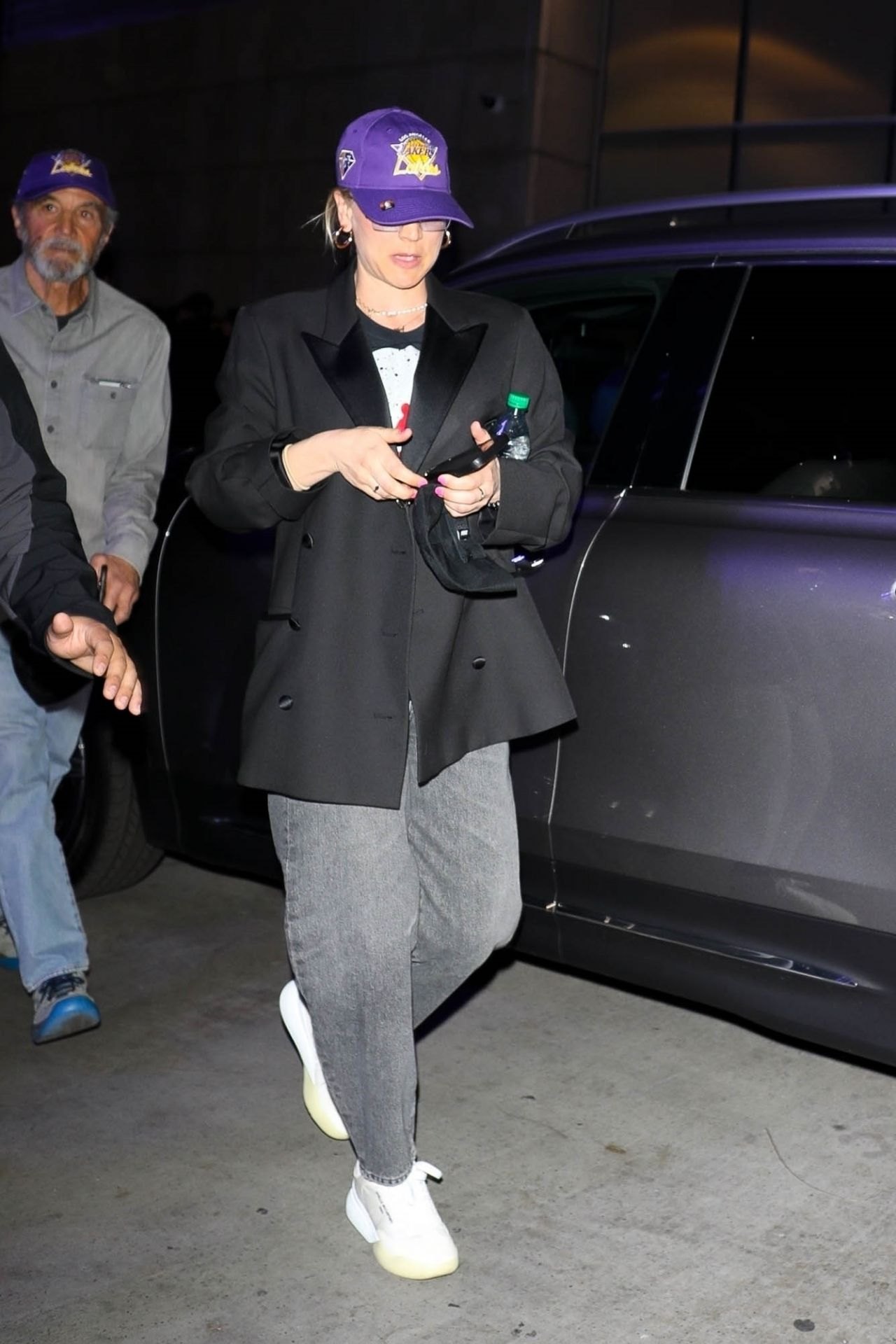 Kaley Cuoco - Lakers vs Wizards Game in Los Angeles 03/11/2022, photo 2