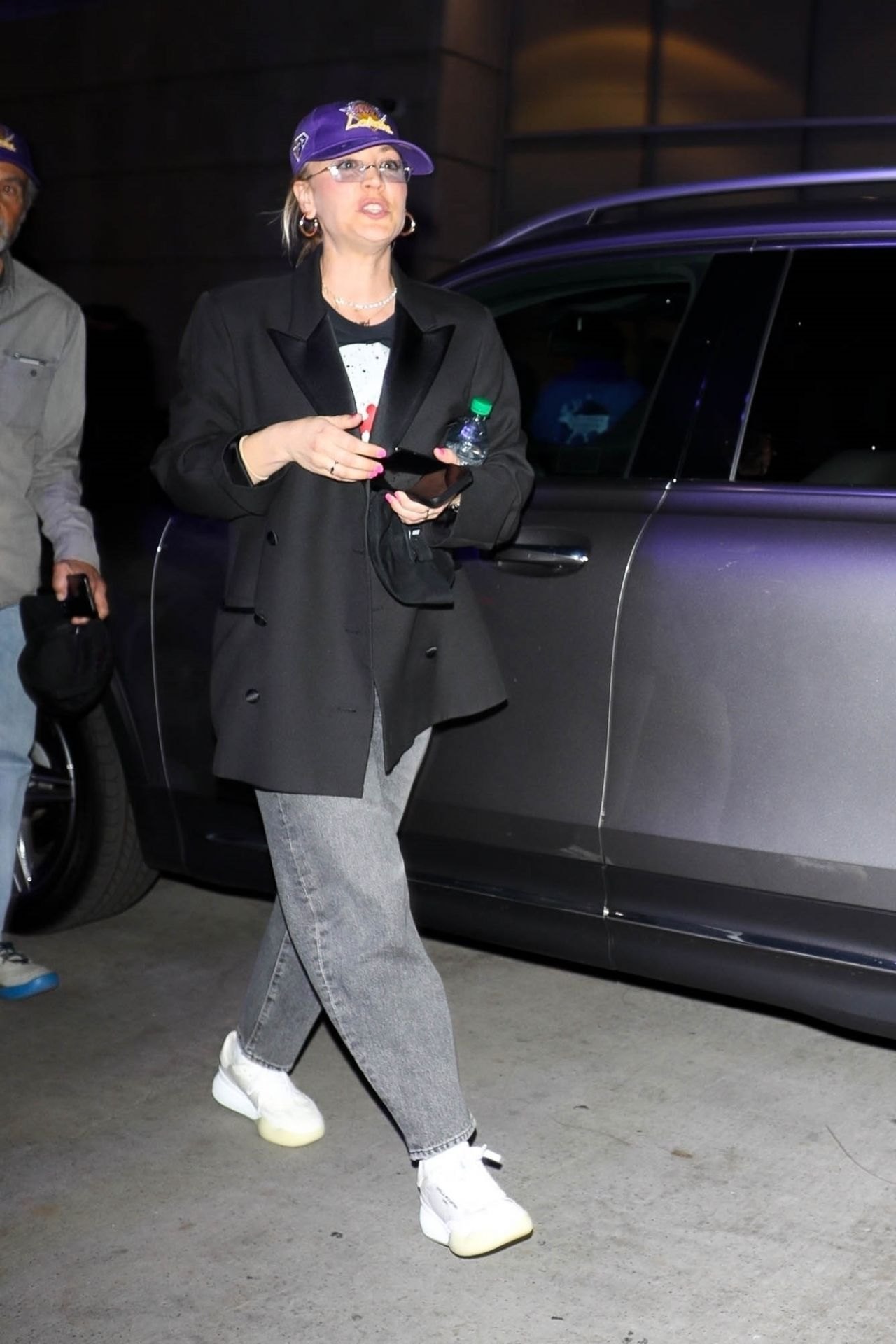 Kaley Cuoco at Lakers vs Wizards Game in Los Angeles 03/11/2022