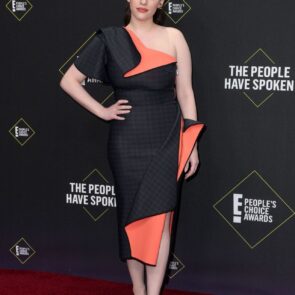 Kat Dennings at the 2019 People's Choice Awards, photo 12